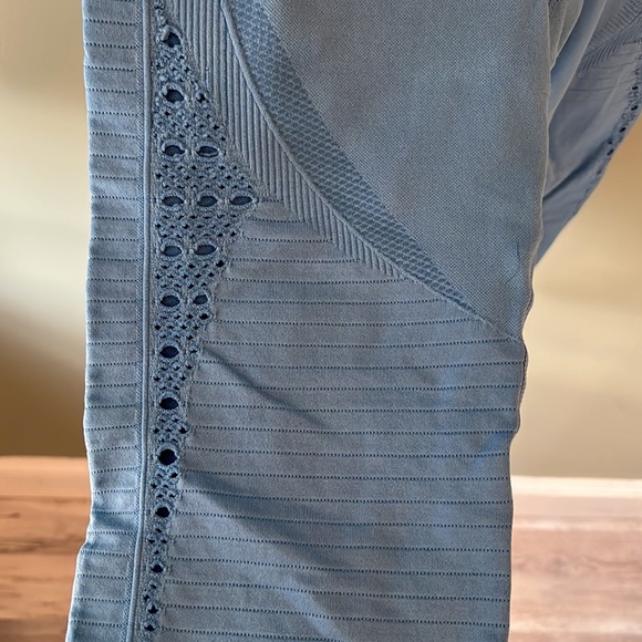 Gymshark Blue Seamless Energy Cropped Leggings size Small - Picture 6 of 6